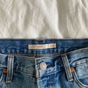 Levi’s Wedgie jeans